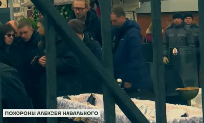 „Sicriul a fost coborat in pamant”. Mii de rusi au venit la inmormantarea lui Aleksei Navalnii si au strigat impotriva lui Putin - VIDEO