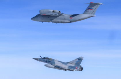 Momentul in care avioane franceze Mirage intercepteaza aeronave de lupta ale Rusiei deasupra Marii Baltice. Imagini publicate de NATO - VIDEO