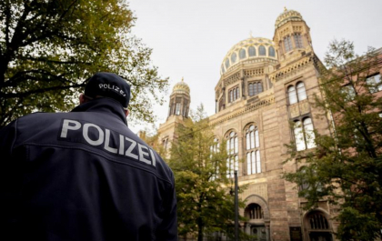 Arestari la Berlin intr-o operatiune vizand presupusi teroristi din factiunea Armata Rosie
Arestari la Berlin intr-o operatiune vizand presupusi teroristi din factiunea Armata Rosie