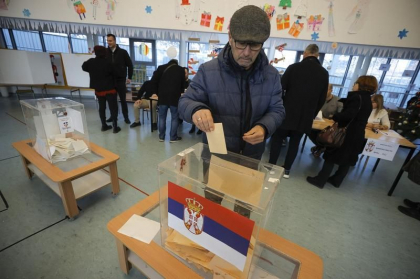 Belgrad organizeaza din nou alegeri locale si parlamentare dupa acuzatii de frauda
Belgrad organizeaza din nou alegeri locale si parlamentare dupa acuzatii de frauda