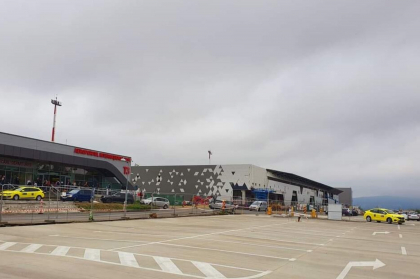 Noul terminal de la Aeroportul International Iasi va deveni functional pana la sfarsitul lunii martie. Compania germana „EuroWings” anunta zboruri de aici, din primavara acestui an
Noul terminal de la Aeroportul International Iasi va deveni functional pana la sfarsitul lunii martie. Compania germana „EuroWings” anunta zboruri de aici, din primavara acestui an
