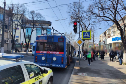 Incident tragic la Balti. O femeie de 84 de ani a decedat, dupa ce ar fi cazut in fata unui troleibuz - FOTO Incident tragic la Balti. O femeie de 84 de ani a decedat, dupa ce ar fi cazut in fata unui troleibuz - FOTO