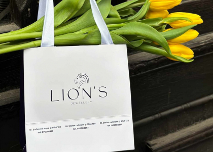 „Mai regina decat floarea doar femeia poate fi”! Aur, argint, vouchere cadou pentru orice suma. Vezi cateva idei de la Lions Jewellery in articolul de mai jos - FOTO/VIDEO
„Mai regina decat floarea doar femeia poate fi”! Aur, argint, vouchere cadou pentru orice suma. Vezi cateva idei de la Lions Jewellery in articolul de mai jos - FOTO/VIDEO