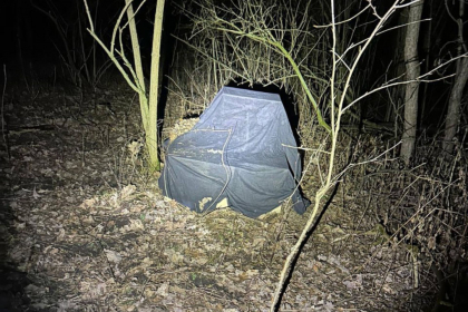 Cum a fost prins un contrabandist de tigari. A vrut sa fuga cand a vazut politistii de frontiera - FOTO Cum a fost prins un contrabandist de tigari. A vrut sa fuga cand a vazut politistii de frontiera - FOTO