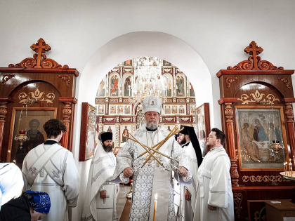 Mitropolit Vladimir se afla din nou in Rusia: A oficiat Sfanta Liturghie in biserica „Sfanta Treime cea de Viata Datatoare” din Konkovo, Moscova
Mitropolit Vladimir se afla din nou in Rusia: A oficiat Sfanta Liturghie in biserica „Sfanta Treime cea de Viata Datatoare” din Konkovo, Moscova