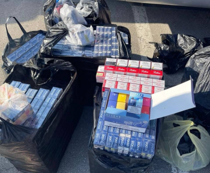 Tigari in cantitati comerciale, marfuri de uz casnic, produse de igiena si alte marfuri de origine straina - transportate ilegal de catre un barbat, la Briceni - FOTO