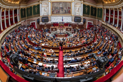 Deputatii francezi se pregatesc pentru o dezbatere aprinsa despre strategia de sustinere a Ucrainei, dupa declaratiile presedintelui Macron
