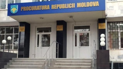 Si-a omorat iubitul cu deosebita cruzime. O femeie din Balti, retinuta, iar procurorii cer arest preventiv Si-a omorat iubitul cu deosebita cruzime. O femeie din Balti, retinuta, iar procurorii cer arest preventiv