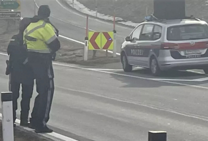 Camion furat in timp ce era descarcat, intr-un oras din Austria. Hotul le-a spus politistilor ca isi cauta un loc unde sa doarma