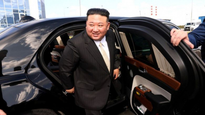 Kim Jong Un s-a plimbat cu limuzina primita de la Putin