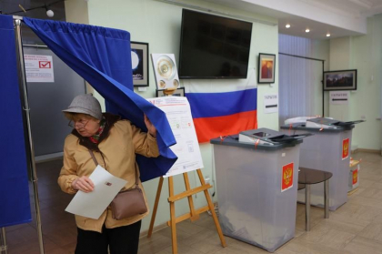 Clatite si consultatii ginecologice. Rusii, ademeniti la urne pentru a-i oferi lui Putin o prezenta record la alegerile prezidentiale