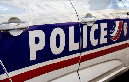 Noua persoane au fost arestate in Franta, dupa ce o sectie de politie a fost atacata
Noua persoane au fost arestate in Franta, dupa ce o sectie de politie a fost atacata