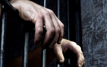 Spaima la o scoala din Glodeni. Un barbat a intrat in sala de clasa feciorului sau, a palmuit un copil si i-a amenintat cu moartea pe ceilalti