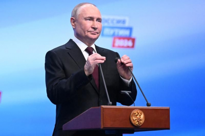 Vladimir Putin a rostit pentru prima oara numele lui Navalnii intr-un mesaj cinic dupa victoria la alegerile prezidentiale
Vladimir Putin a rostit pentru prima oara numele lui Navalnii intr-un mesaj cinic dupa victoria la alegerile prezidentiale