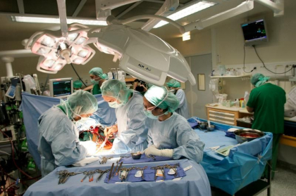 Premiera in medicina: Un rinichi de porc modificat genetic, transplantat la un om in viata Premiera in medicina: Un rinichi de porc modificat genetic, transplantat la un om in viata
