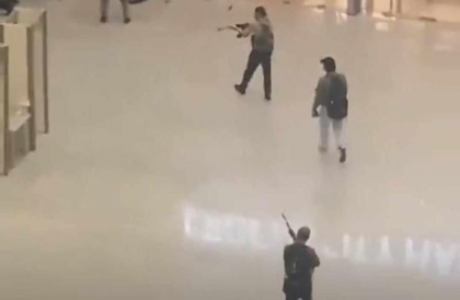 Primele secunde ale atacului armat din Moscova - VIDEO Primele secunde ale atacului armat din Moscova - VIDEO