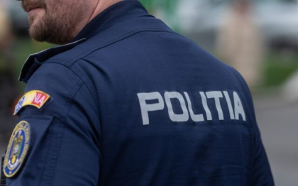 Studenta gasita moarta intr-un apartament din Timisoara. A fost ucisa cu mai multe lovituri de cutit. Politistii au un suspect, iubitul fetei. Ambii erau studenti la Medicina Studenta gasita moarta intr-un apartament din Timisoara. A fost ucisa cu mai multe lovituri de cutit. Politistii au un suspect, iubitul fetei. Ambii erau studenti la Medicina
