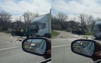 Accident la Orhei. Un camion s-a lovit de o masina. Imagini de la locul impactului - VIDEO