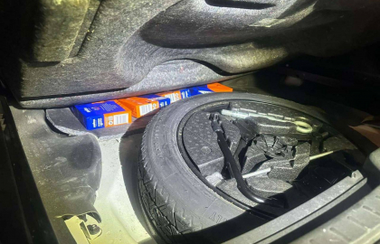Deconspirat la vama Leușeni. Ce a ascuns un moldovean în spațiul roții de rezervă și sub banchetele mașinii - FOTO
