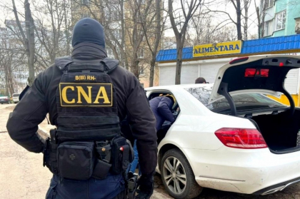 Avocati, politisti si un fost judecator al CSJ, implicati intr-o schema de coruptie. CNA desfasoara 19 perchezitii. Un avocat, retinut pentru 72 de ore - VIDEO