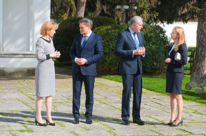 Premierul Recean, la întrevedere cu Majestatea Sa Margareta și Alteța Sa Regală Principele Radu la Palatul Elisabeta din București: „Casa Regală ne sprijină în eforturile noastre” - FOTO Premierul Recean, la întrevedere cu Majestatea Sa Margareta și Alteța Sa Regală Principele Radu la Palatul Elisabeta din București: „Casa Regală ne sprijină în eforturile noastre” - FOTO