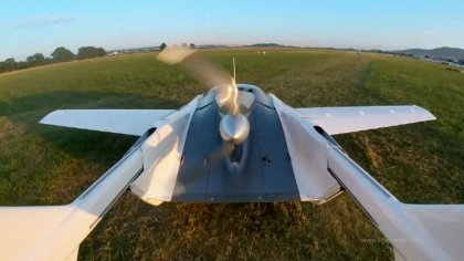 Mașinile zburătoare, tot mai aproape să devină o realitate. AirCar a vândut autovehiculul său unei companii chinezești
