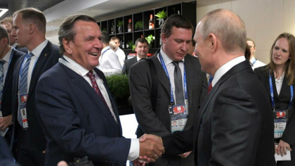Pace pe prietenie. Schroder spune că relația bună pe care o are cu Putin ar putea ajuta la încheierea războiului din Ucraina
