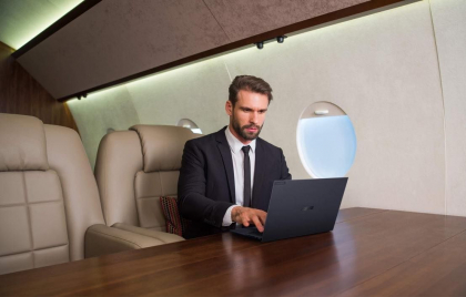 Laptop ASUS ExpertBook B9 OLED este un partener de afaceri fiabil și eficient, care vă este mereu alături
