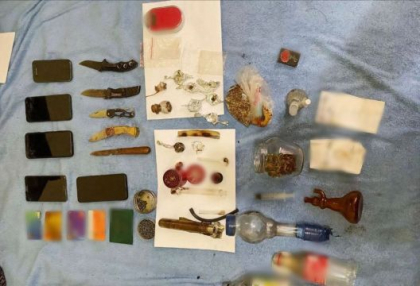 Doi bărbați și o femeie - reținuți pentru 72 de ore pentru comercializarea drogurilor și întreținerea speluncilor. Precizările poliției - VIDEO Doi bărbați și o femeie - reținuți pentru 72 de ore pentru comercializarea drogurilor și întreținerea speluncilor. Precizările poliției - VIDEO