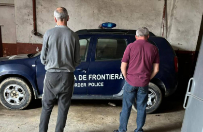 Doi moldoveni, prinși cum transportau pește cu căruța: Sunt documentați pentru pescuit ilegal - FOTO
Doi moldoveni, prinși cum transportau pește cu căruța: Sunt documentați pentru pescuit ilegal - FOTO