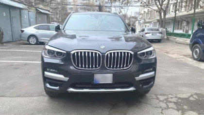 A rămas fără BMW. Automobilul administratorului unei companii de expediție și logistică din SUA, pus sub sechestru - VIDEO A rămas fără BMW. Automobilul administratorului unei companii de expediție și logistică din SUA, pus sub sechestru - VIDEO