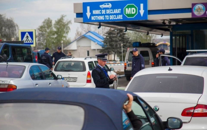 „Sunt pentru uz personal”. Ce au găsit angajații vamali în geanta unui cetățean turc - FOTO „Sunt pentru uz personal”. Ce au găsit angajații vamali în geanta unui cetățean turc - FOTO