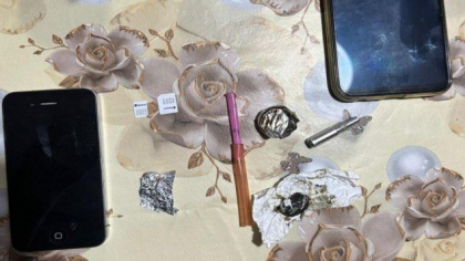 Marijuana, hașis, dar și alte droguri în valoare de 100 de mii de lei, găsite la opt suspecți de la nordul țării. Trei dintre aceștia, reținuți - FOTO Marijuana, hașis, dar și alte droguri în valoare de 100 de mii de lei, găsite la opt suspecți de la nordul țării. Trei dintre aceștia, reținuți - FOTO