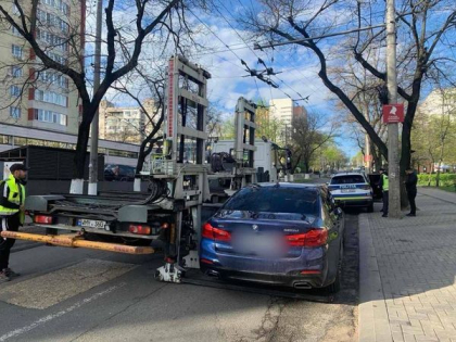 Un șofer a fost prins băut criță la volan, iar altul drogat. Automobilele au fost ridicate, iar bărbații sunt cercetați penal - FOTO Un șofer a fost prins băut criță la volan, iar altul drogat. Automobilele au fost ridicate, iar bărbații sunt cercetați penal - FOTO