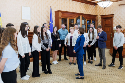 Ansamblul „Hecenii” care a făcut furori la Românii au talent, în vizită la Președinție: „Astfel de oameni sunt adevărații ambasadori ai țării noastre” - GALERIE FOTO