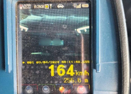 Vitezomani, prinși pe șosea. Un bărbat și o femeie riscă să nu conducă autovehicule , după ce au organizat raliuri la Cantemir și Cimișlia - FOTO Vitezomani, prinși pe șosea. Un bărbat și o femeie riscă să nu conducă autovehicule , după ce au organizat raliuri la Cantemir și Cimișlia - FOTO