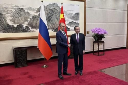 Rusia și China au discutat despre asigurarea securității euroastice, în cadrul vizitei efectuate de Serghei Lavrov la Beijing. Noi critici la adresa Occidentului
