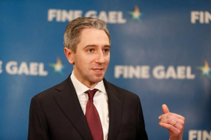 Simon Harris a devenit cel mai tânăr prim-ministru din istoria Irlandei și primul fără o diplomă de facultate

