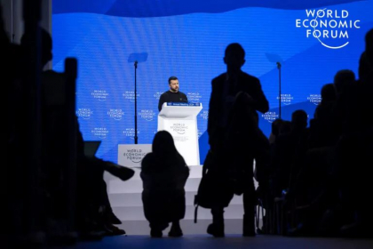 Preşedintele Zelenski critică din nou susţinerea insuficientă cu arme din partea Occidentului
Preşedintele Zelenski critică din nou susţinerea insuficientă cu arme din partea Occidentului
