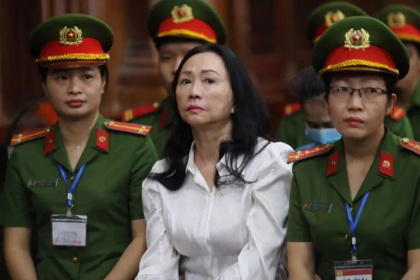 Proces istoric în Vietnam: Femeie de afaceri, condamnată la moarte pentru fraudă bancară de zeci de miliarde de dolari. Probele se află în 104 cutii care cântăresc șase tone
Proces istoric în Vietnam: Femeie de afaceri, condamnată la moarte pentru fraudă bancară de zeci de miliarde de dolari. Probele se află în 104 cutii care cântăresc șase tone