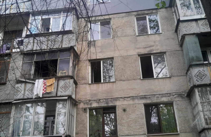 Femeie găsită decedată, după ce i-a luat foc apartamentul - FOTO