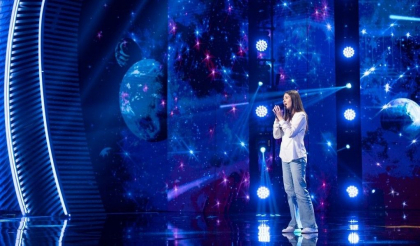 Sara Budeanu, o voce care este balsam pentru suflet. Cine este eleva de 17 ani care a cucerit publicul de la Românii au talent - VIDEO