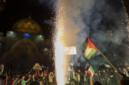 „Moarte Israelului! Moarte Americii!”. Mii de iranieni au sărbătorit în stradă atacul masiv din cadrul operațiunii „Promisiune onestă" - VIDEO
