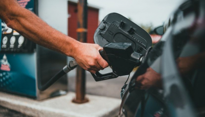 Săptămâna începe cu scumpiri la carburanți. Noile prețuri stabilite de ANRE pentru benzină și motorină - FOTO Săptămâna începe cu scumpiri la carburanți. Noile prețuri stabilite de ANRE pentru benzină și motorină - FOTO