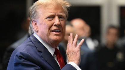 Trump a ajuns la tribunalul din New York. Începe un proces istoric, primul în care este judecat penal un fost preşedinte