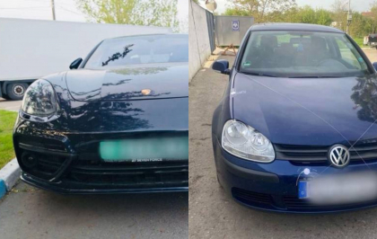 Motivul pentru care doi șoferi moldoveani au rămas fără mașini la frontieră - FOTO Motivul pentru care doi șoferi moldoveani au rămas fără mașini la frontieră - FOTO