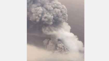Sute de persoane evacuate după erupţia vulcanului Ruang din Indonezia. A fost ridicat nivelul de alertă - VIDEO