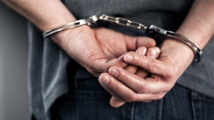 9 români au fost arestați în Spania. Au păcălit sute de spanioli să cumpere case și obiecte de lux care în realitate nu existau 9 români au fost arestați în Spania. Au păcălit sute de spanioli să cumpere case și obiecte de lux care în realitate nu existau