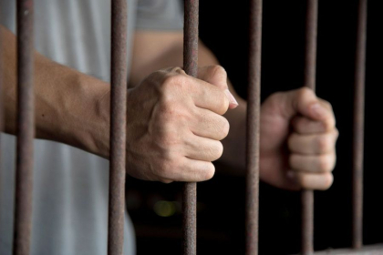 Omor la beție, la Glodeni. Un bărbat, condamnat la 4 ani de închisoare Omor la beție, la Glodeni. Un bărbat, condamnat la 4 ani de închisoare