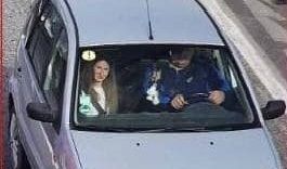 Tânăra, surprinsă în mașina șoferului, identificată. La moment, aceasta este audiată de polițiști Tânăra, surprinsă în mașina șoferului, identificată. La moment, aceasta este audiată de polițiști